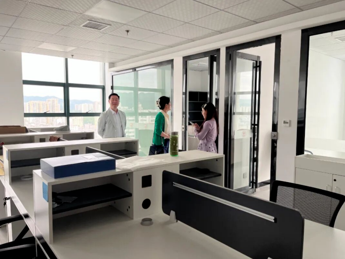 集团董事长赴利川公司考察指导工作(图1) 集团董事长赴利川公司考察指导工作(图1)