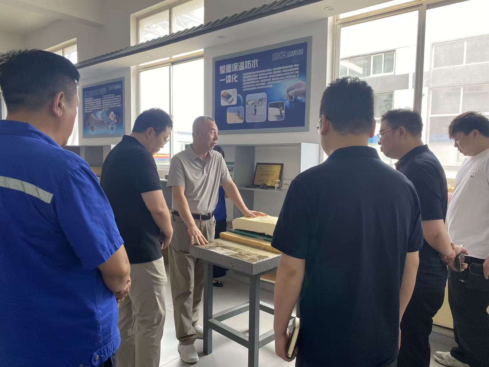 链动产业新机遇 政企携手启新程——清江浦融投集团、南浦产发集团赴临沂斯科瑞聚氨酯股份有限公司考察洽谈(图5) 链动产业新机遇 政企携手启新程——清江浦融投集团、南浦产发集团赴临沂斯科瑞聚氨酯股份有限公司考察洽谈(图5)